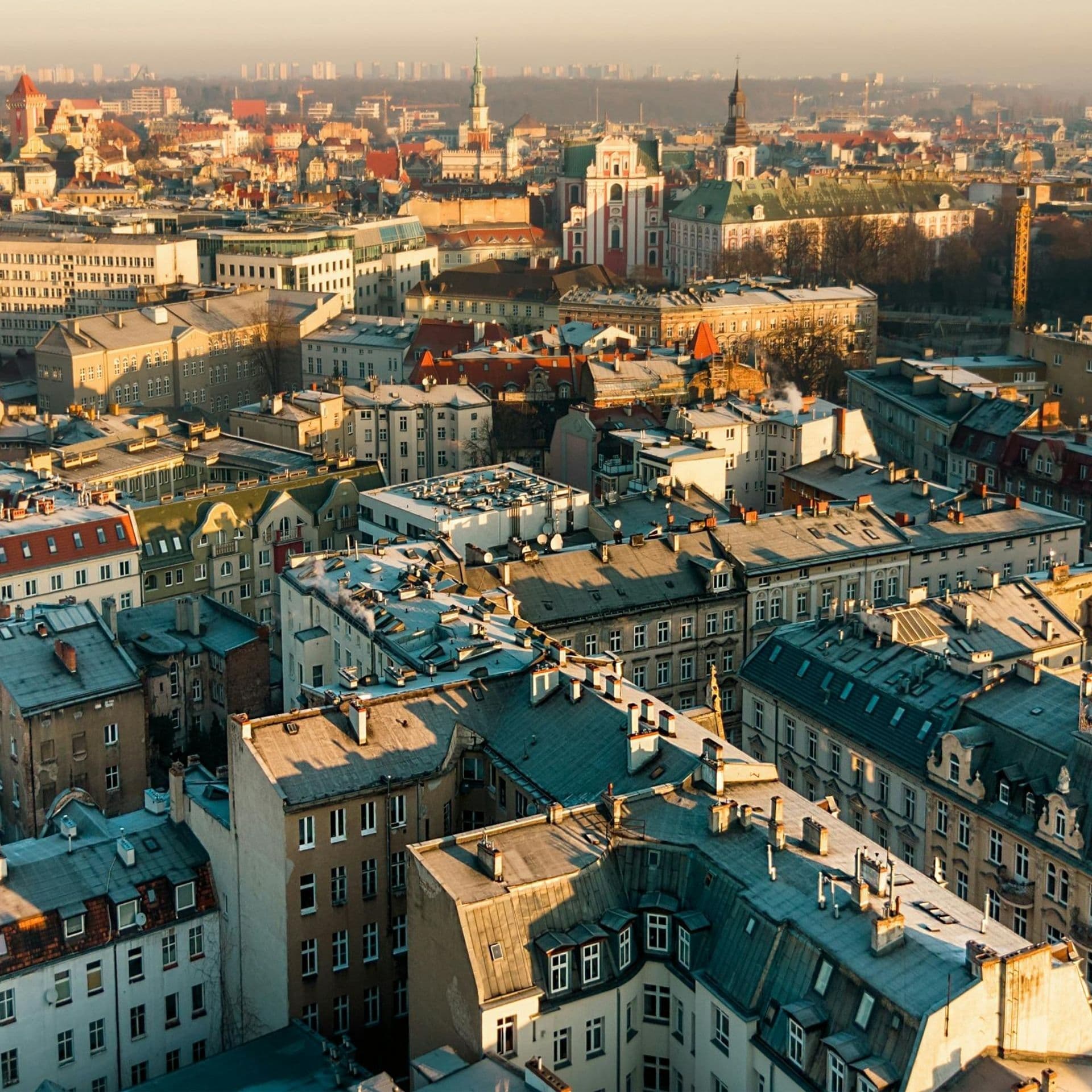 Inwestycje zagraniczne na rynku nieruchomości w Polsce – AXOX Capital